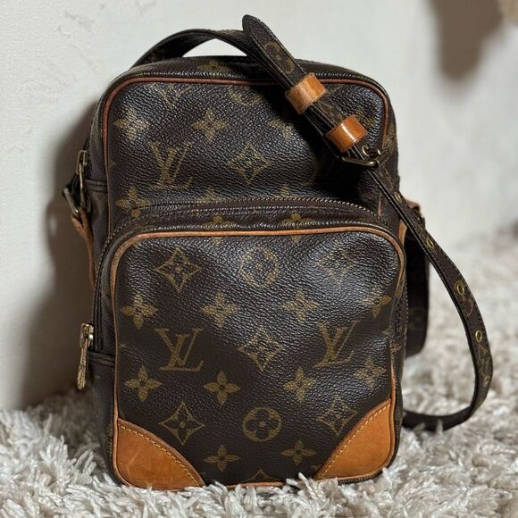Vintage Luxury LOUIS VUITTON Amazone Crossbody Iconic Coated Canvas Handbag 1989 - Picture 1 of 16